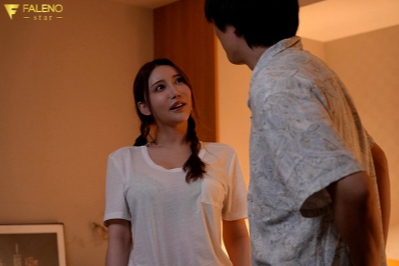 《FNS-114》恋爱中的巨乳妹子周末和男友在出租房缠绵一整天